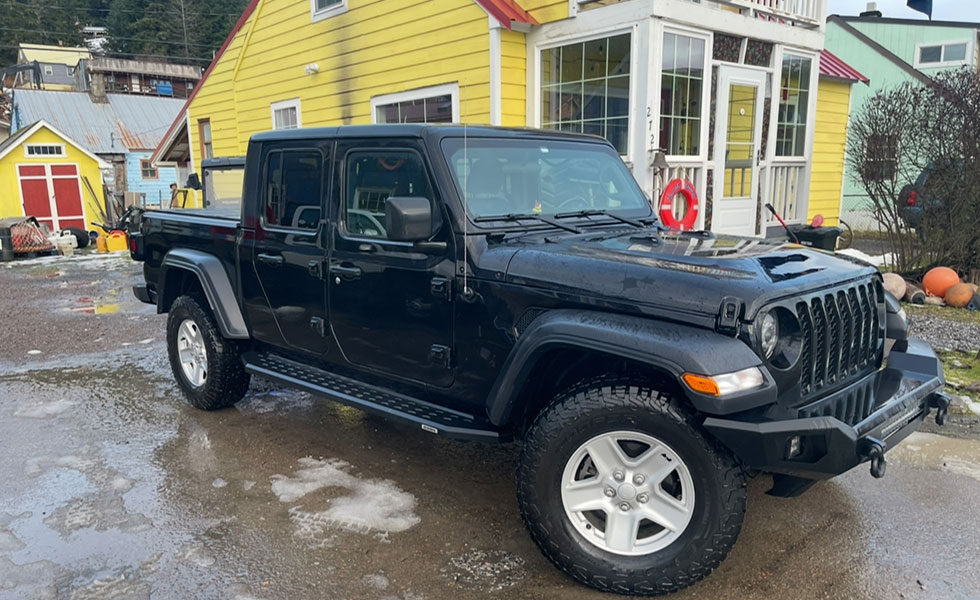 Our fully enclosed Jeep Gladiator will let you enjoy Hoonah's surrounding area in any kind of weather.